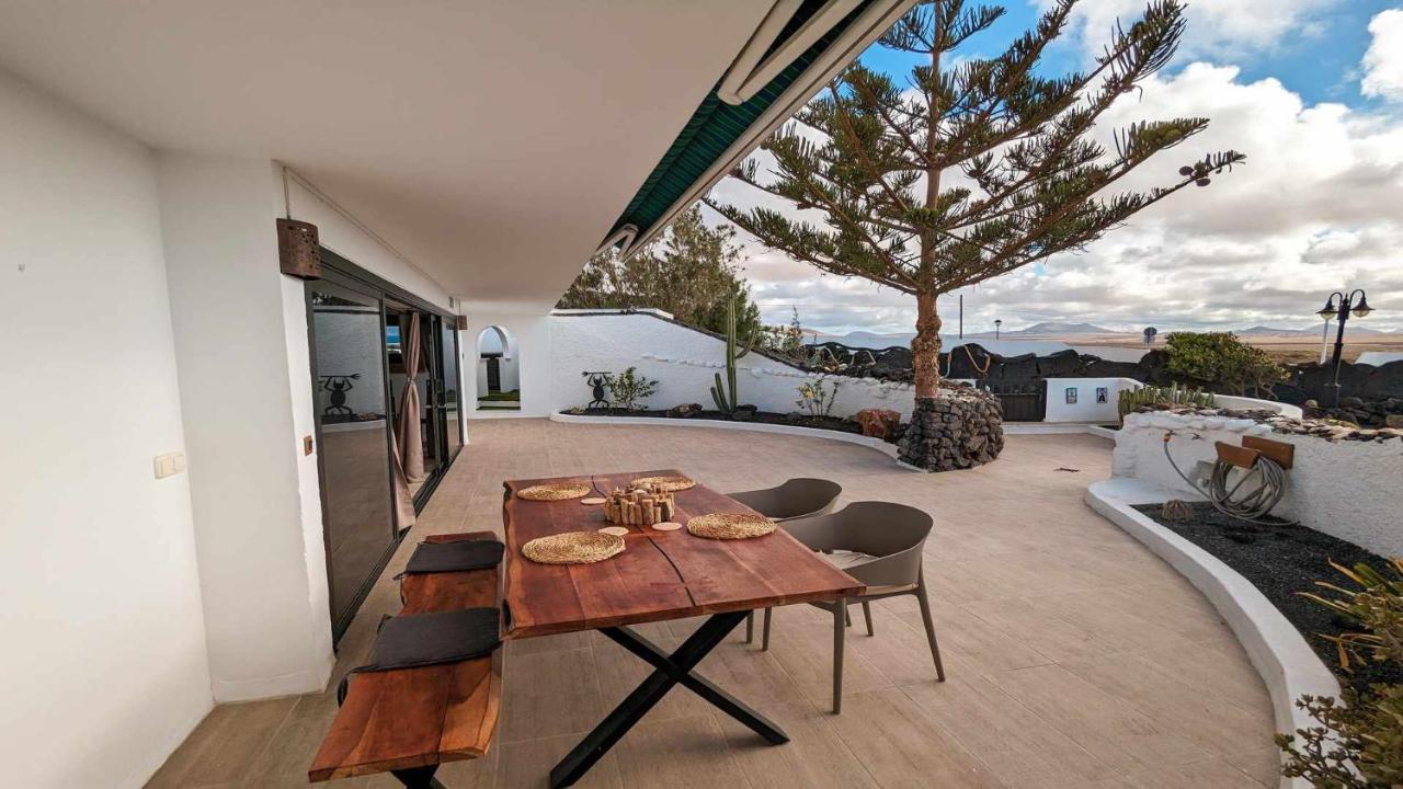 Bungalow Allende Famara Con Piscina Privada Y Ac Bagian luar foto